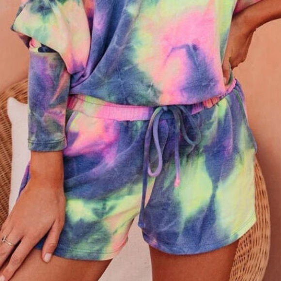 MEDIUM AVAILABLE TIEDYE 2 PIECE SHORTS SET NWT - Picture 3 of 6